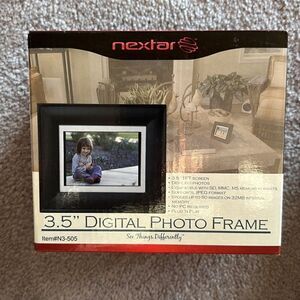 Nextar 3.5” Digital Photo Frame!
